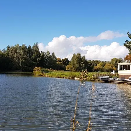 Chalet Carafun Met Buitenbad Aan Het Water *