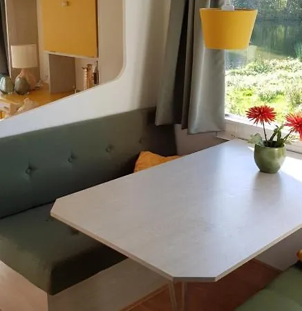 Chalet Carafun met buitenbad aan het water *