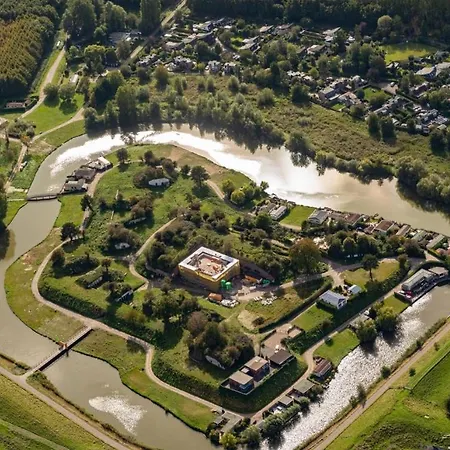 Chalet Carafun met buitenbad aan het water