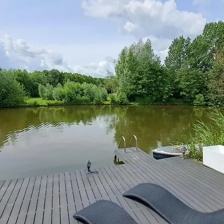 Carafun Met Buitenbad Aan Het Water * Ooltgensplaat