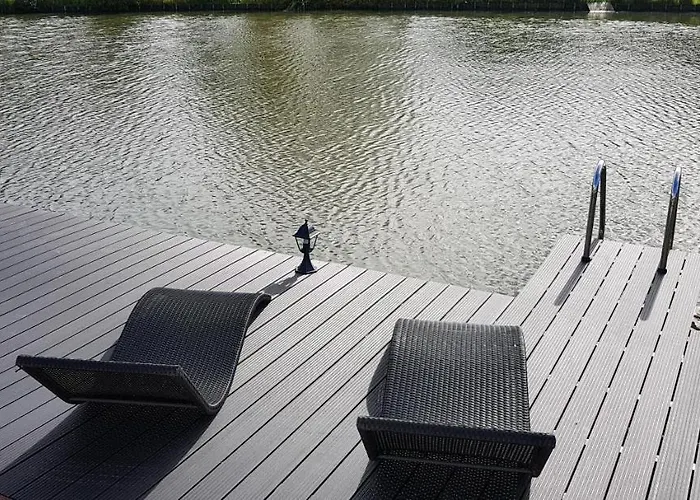 Carafun Aan Het Water Chalet