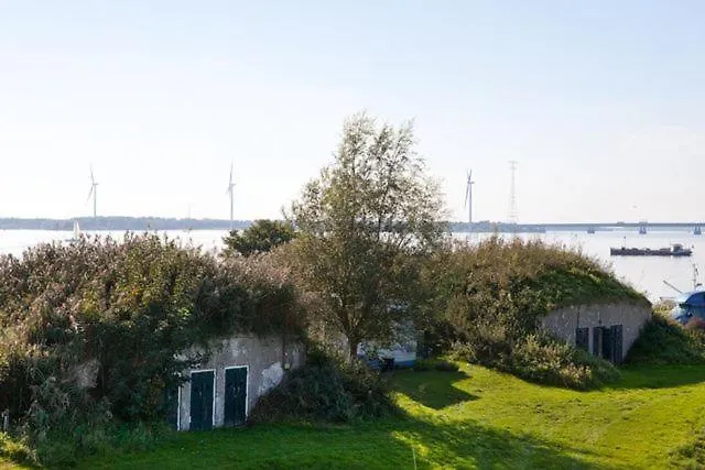 Carafun Aan Het Water *