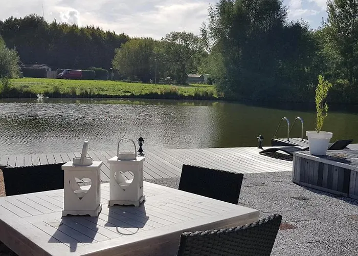 Carafun Aan Het Water Ooltgensplaat